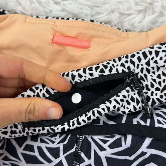 Lululemon Speed Short Posey Black White / Miss Mosaic Black / Black - Picture 6 of 6